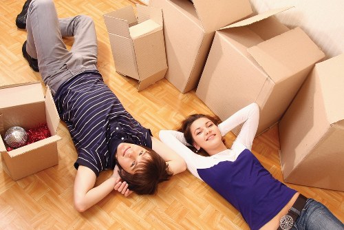 Residential moving truck service for flats and apartments in Aldgate